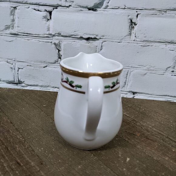 Royal Heritage Winter Garland creamer - Picture 3 of 6